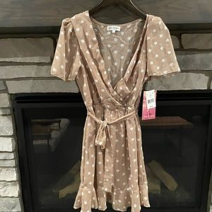 Size 3 size small 0/2 flutter sleeve polka dot brown white dress
